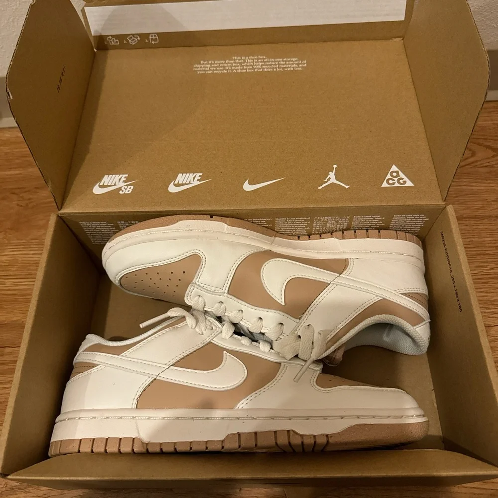 Nike - Picture 5 of 6